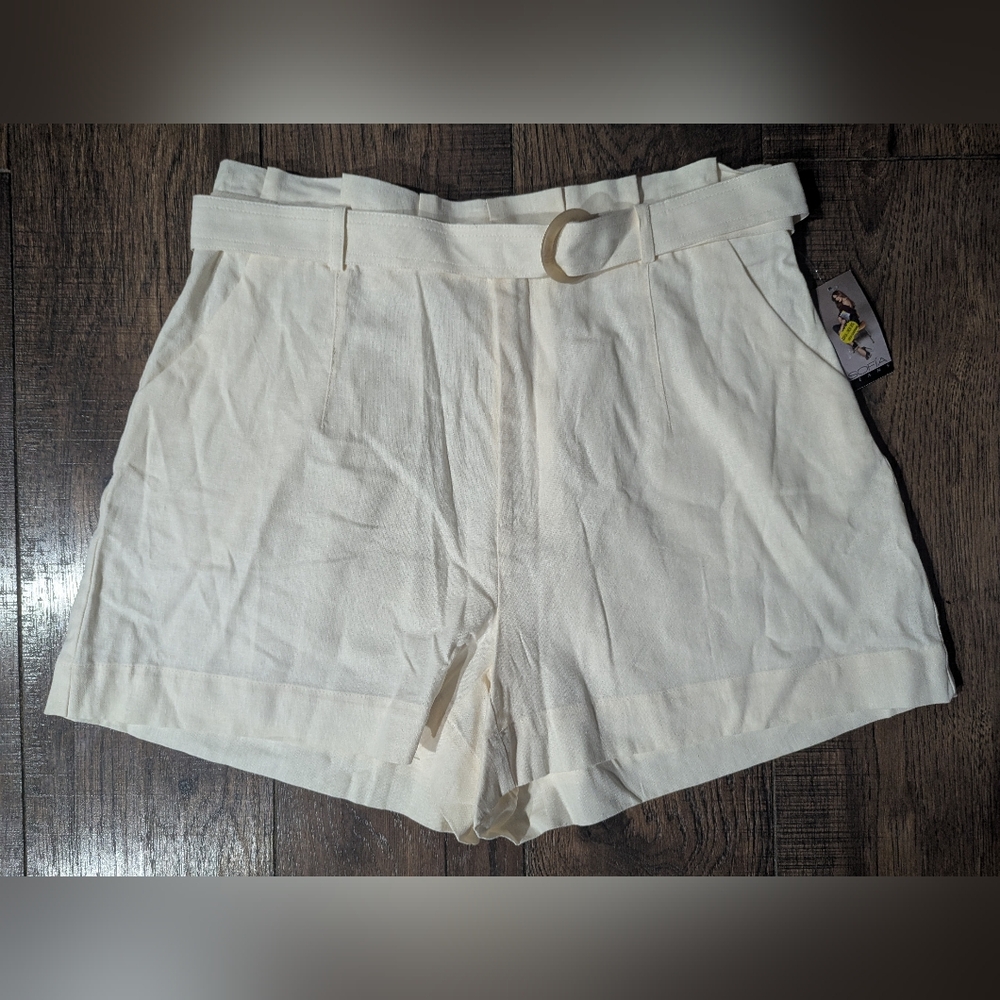 Sofia By Sofia Vergara Ivory Paper Bag Shorts Belted Size XL NWT Linen Blend